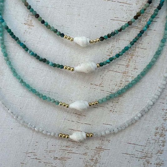 COLLAR SHELL PIEDRA LUNA ORO