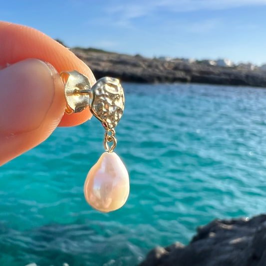 PEARL AND GOLD EARRINGS