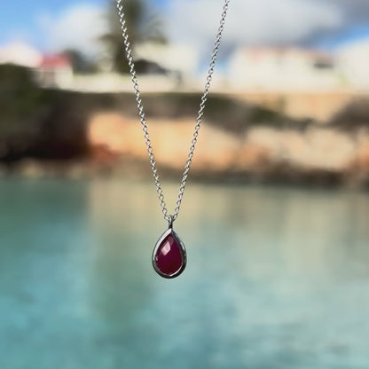 COLLIER PENDANT EN JADE ROUGE